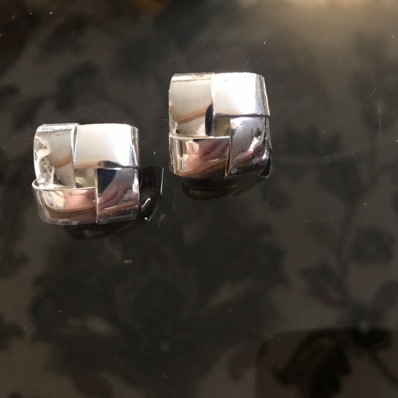 A pair of clip on silver tone woven square earrings. - Picture 3 of 5